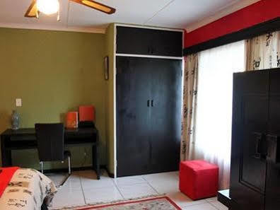 A Knights Rest Guesthouse Pretoria Exterior photo