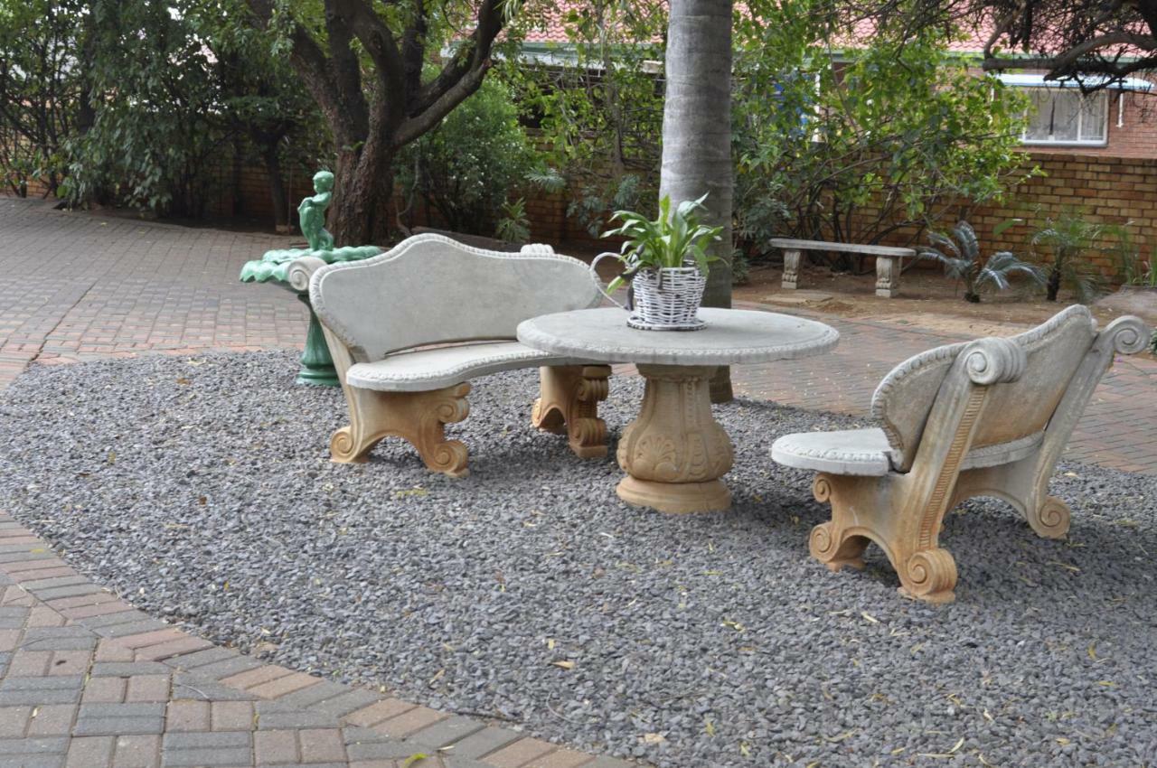 A Knights Rest Guesthouse Pretoria Exterior photo